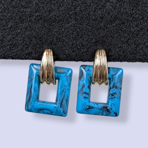 V. Avon Convertible Clip-On Earrings - Picture 4 of 5